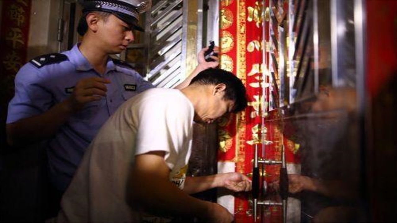 德州请开锁师傅开了锁后，师傅